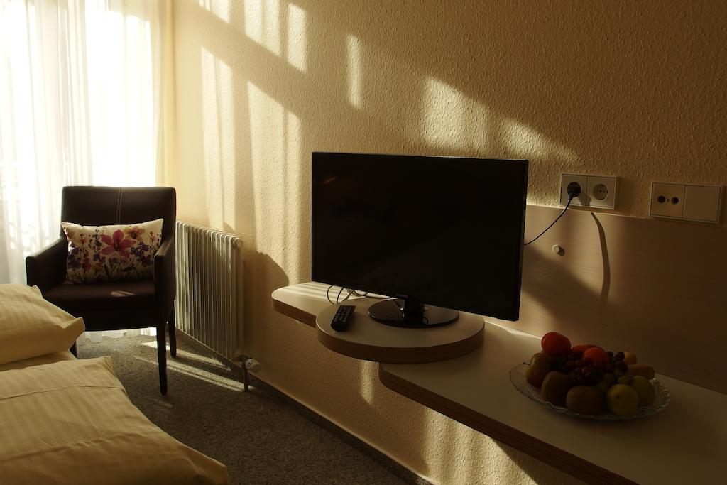Stadthotel Engel Ettlingen Oda fotoğraf