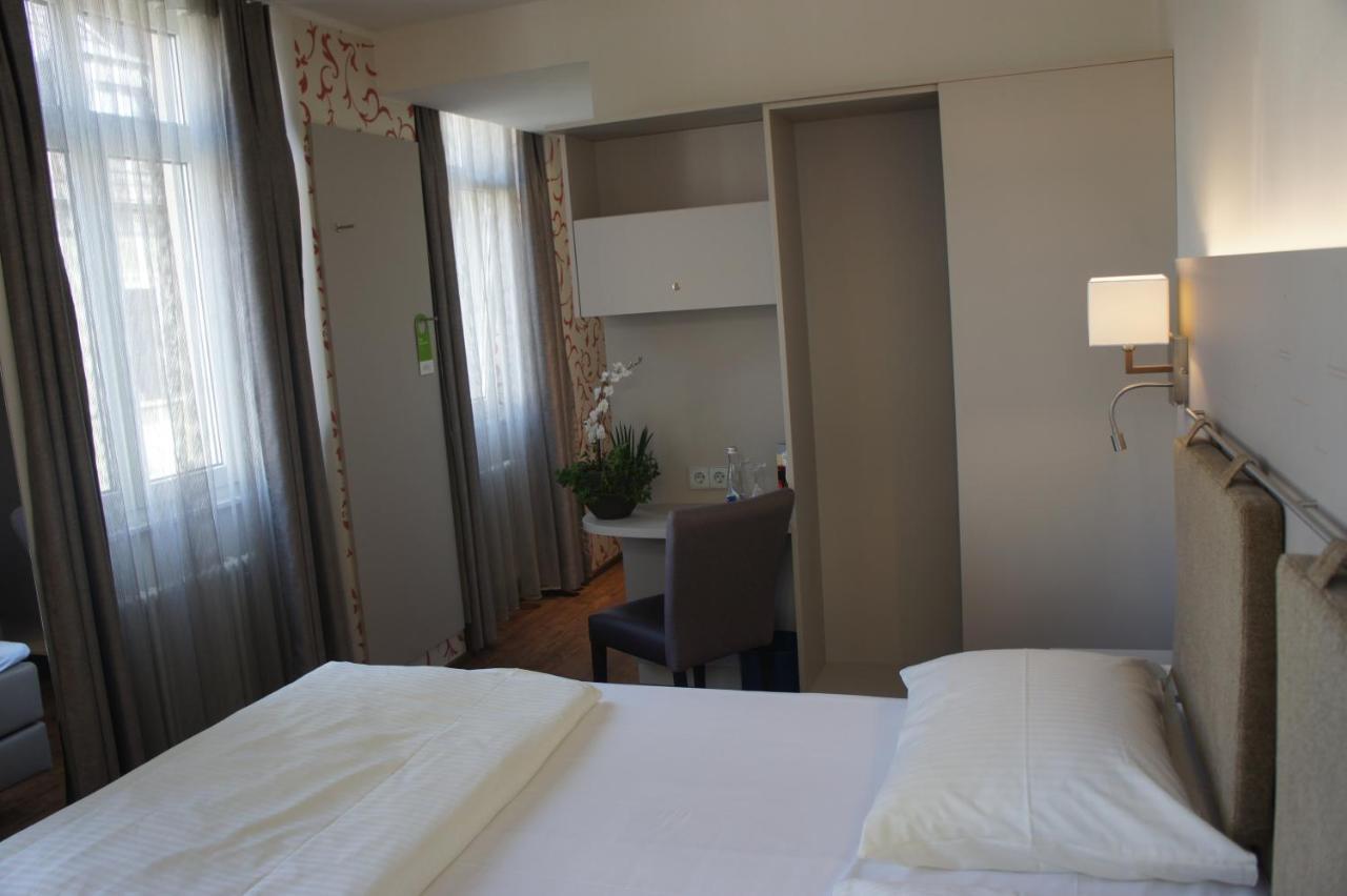 Stadthotel Engel Ettlingen Dış mekan fotoğraf
