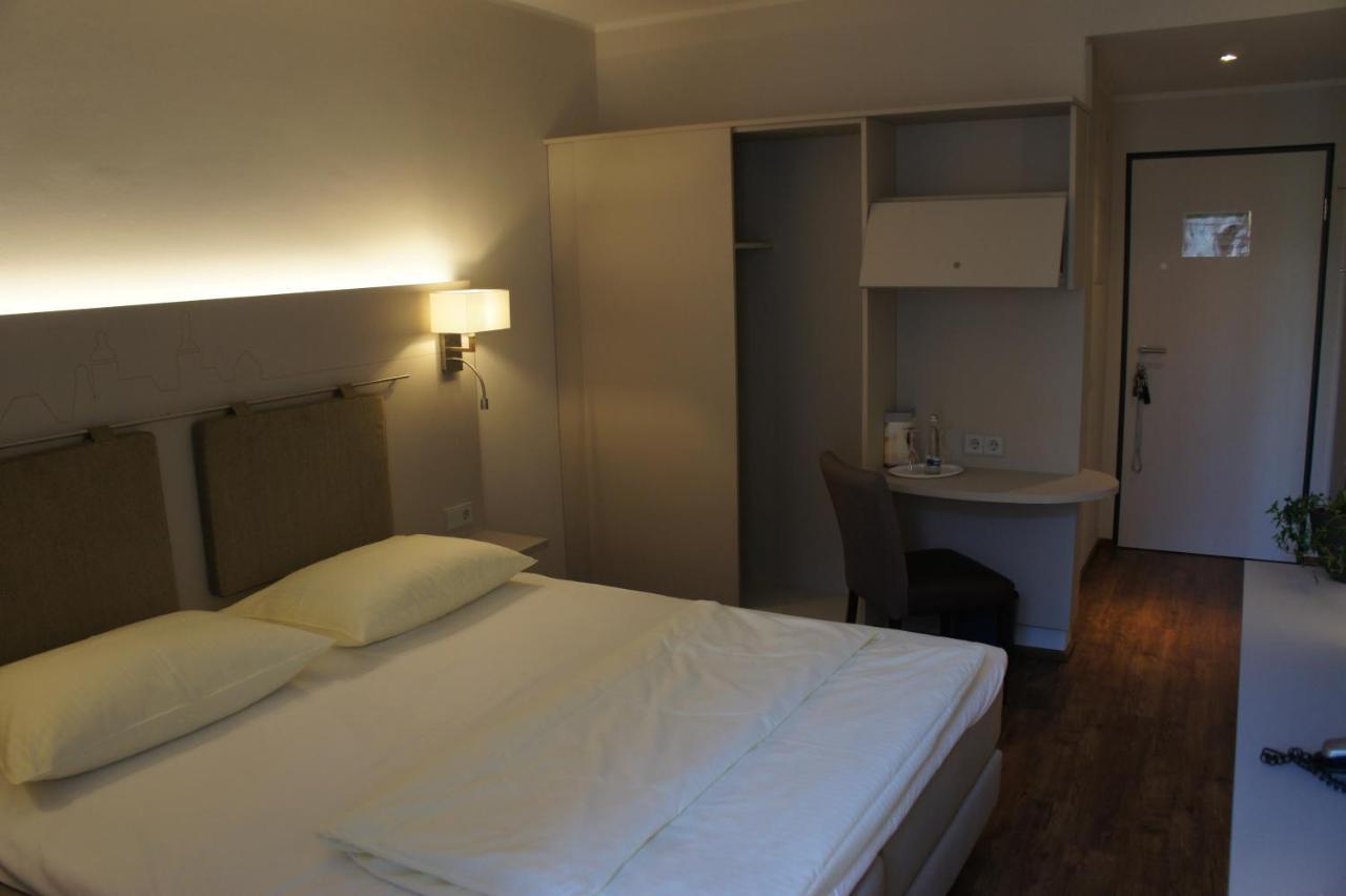 Stadthotel Engel Ettlingen Dış mekan fotoğraf